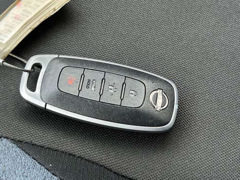 Used 2025 Nissan Versa SV image 21