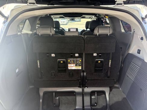 Used 2021 Toyota Sienna Limited FWD image 30