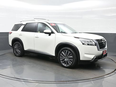 Used 2023 Nissan Pathfinder SL w/ SL Premium Package AWD/4WD image 8