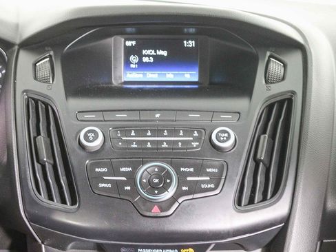 Used 2018 Ford Focus SE w/ Cold Weather Package image 15