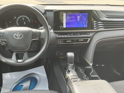 Used 2025 Toyota Camry LE FWD image 29