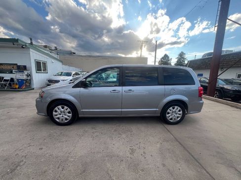 Used 2018 Dodge Grand Caravan SE w/ UConnect Hands-Free Group FWD image 17