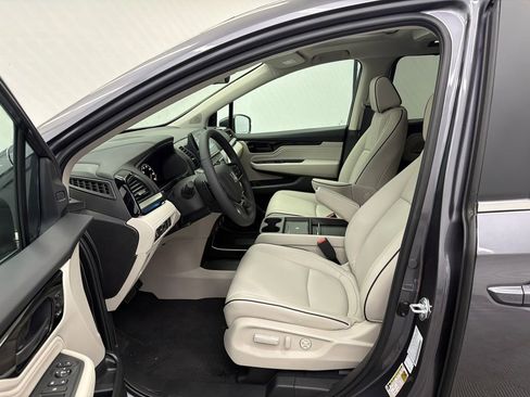 New 2026 Honda Odyssey Touring image 9