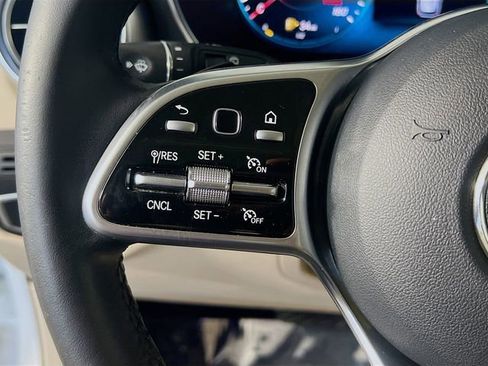 Used 2021 Mercedes-Benz GLC 300 4MATIC w/ Premium Package image 17