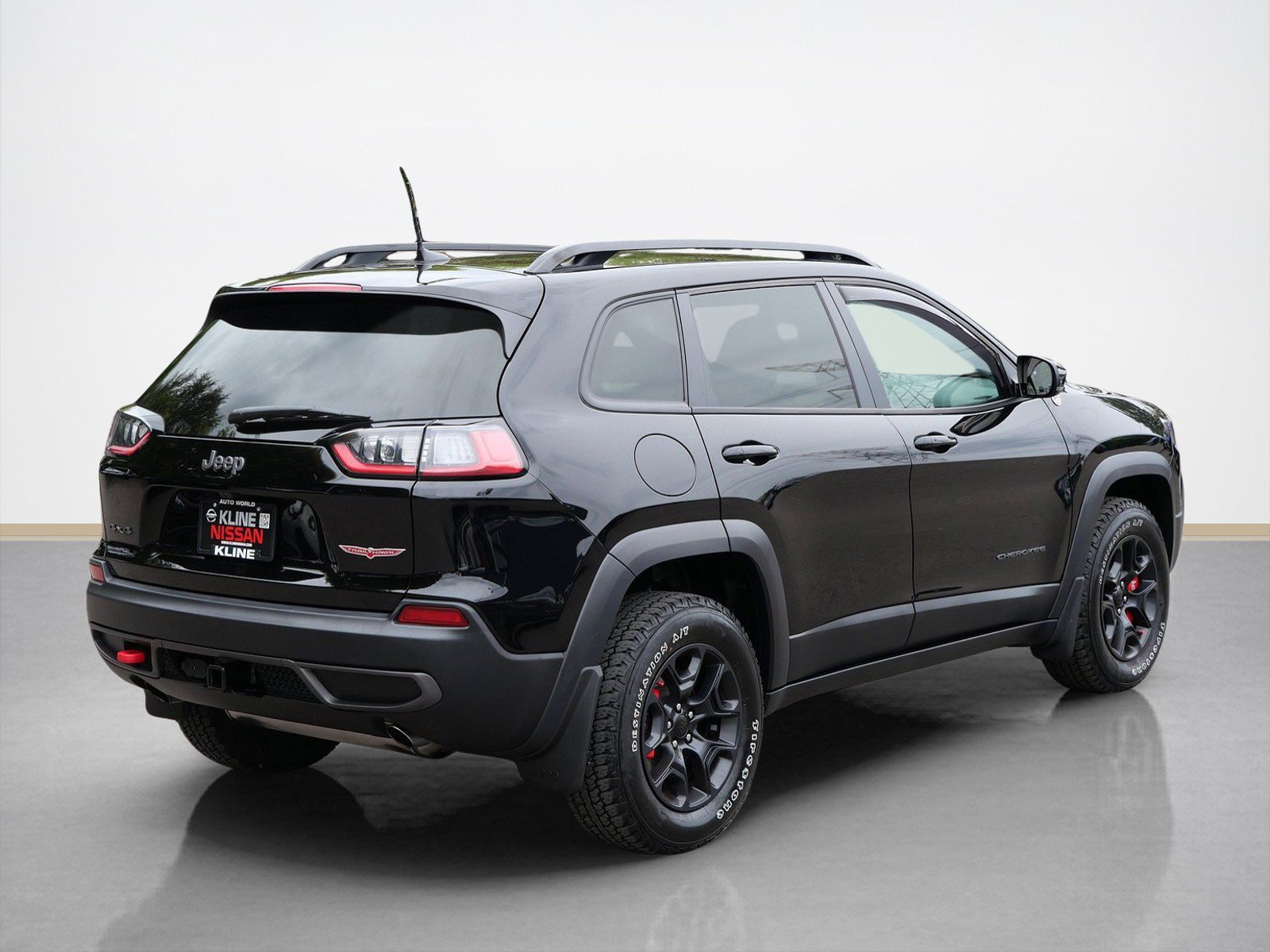 Used 2022 Jeep Cherokee Trailhawk w/ Sound & Nav Group AWD/4WD image 5