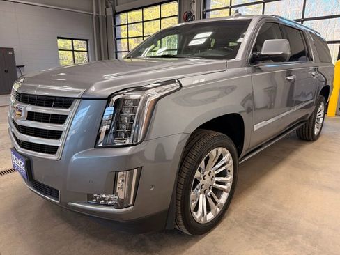 Used 2020 Cadillac Escalade ESV Premium Luxury w/ LPO, Radiant Package image 4