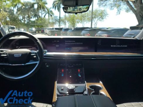 Certified 2026 Cadillac Escalade Platinum Sport w/ LPO, ONYX Package AWD/4WD image 15