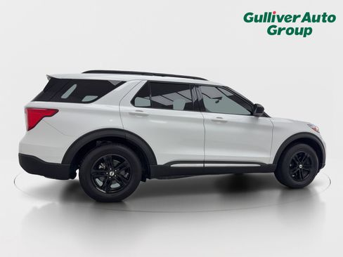 Used 2022 Ford Explorer XLT w/ Equipment Group 202A RWD image 9