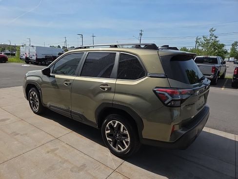 Used 2025 Subaru Forester Premium AWD/4WD image 6