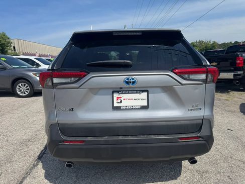 Used 2021 Toyota RAV4 LE AWD/4WD image 4