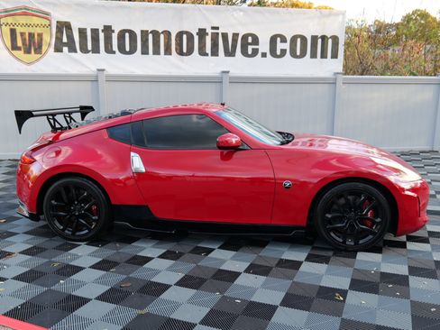 Used 2017 Nissan 370Z Coupe image 4