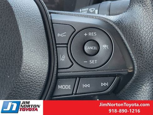 Used 2021 Toyota Corolla LE image 30