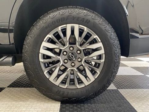 Used 2025 Chevrolet Tahoe Z71 w/ Comfort Package image 10