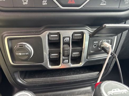 Used 2022 Jeep Gladiator Overland w/ Popular Equipment Package AWD/4WD image 21