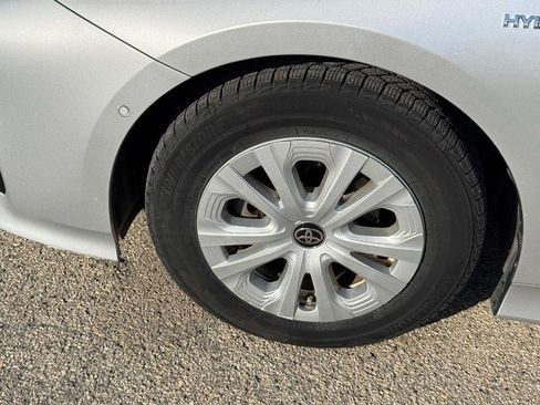 Used 2019 Toyota Prius LE image 10