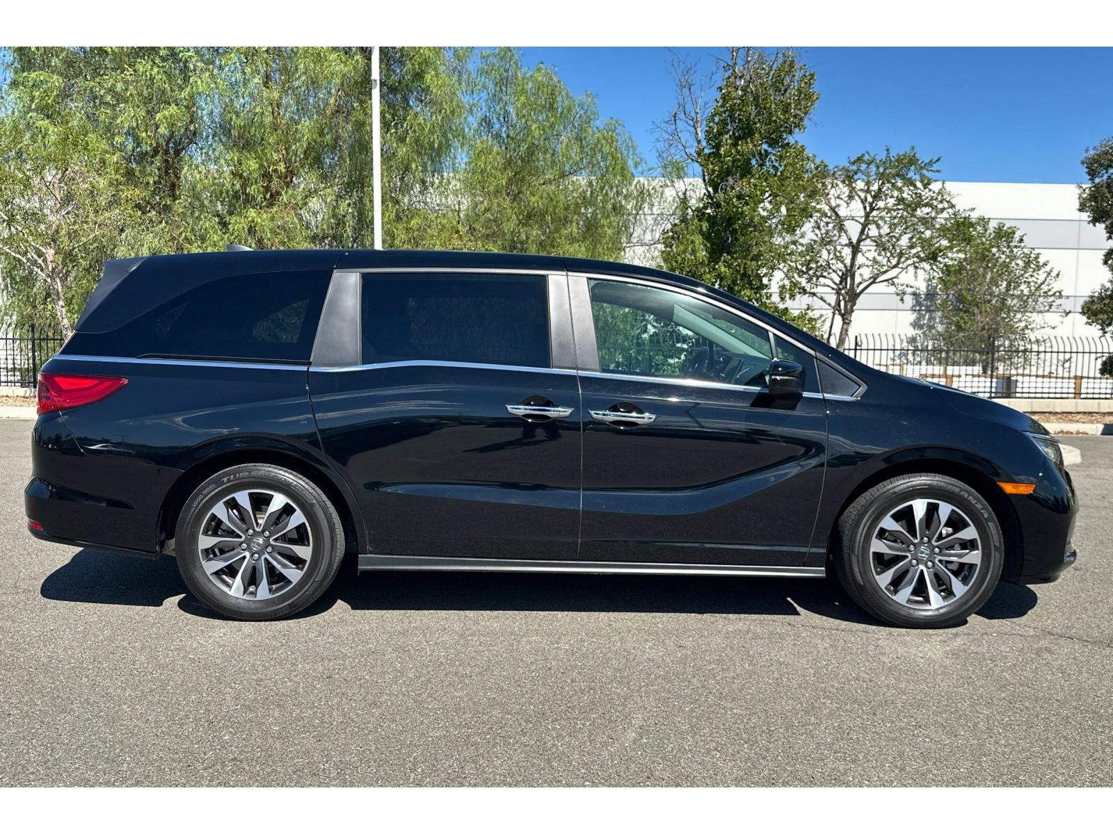 Used 2024 Honda Odyssey Elite image 7