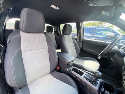 Used 2021 Toyota Tacoma TRD Sport AWD/4WD image 27