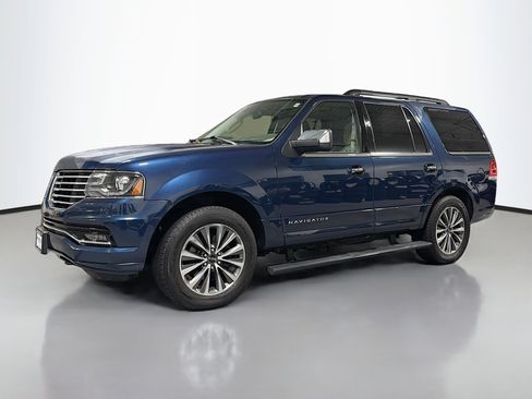 Used 2017 Lincoln Navigator Select image 3