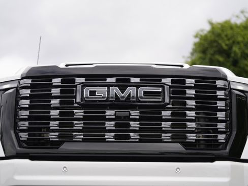 Used 2025 GMC Sierra 3500 Denali Ultimate image 36