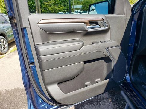 Used 2023 Chevrolet Silverado 1500 RST w/ Z71 Off-Road Package image 9