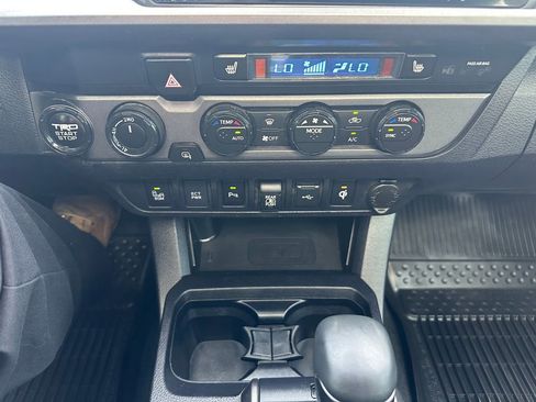Used 2020 Toyota Tacoma TRD Off-Road w/ TRD Premium Off Road Package AWD/4WD image 17