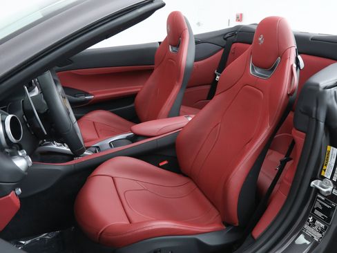 Certified 2023 Ferrari Portofino M image 5