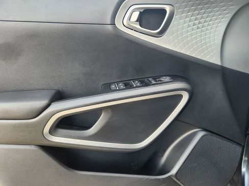 Used 2025 Kia Soul LX FWD image 21