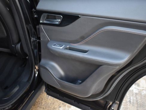 Used 2019 Jaguar F-PACE Prestige image 40