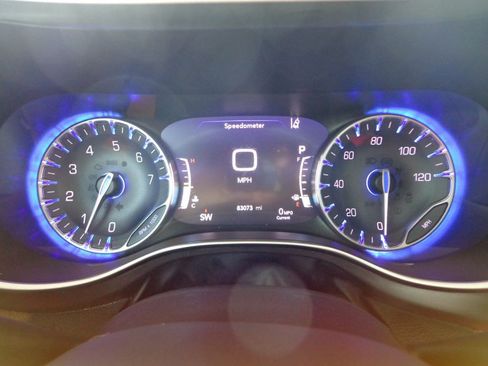 Used 2017 Chrysler Pacifica Limited w/ UConnect Theater Package FWD image 30
