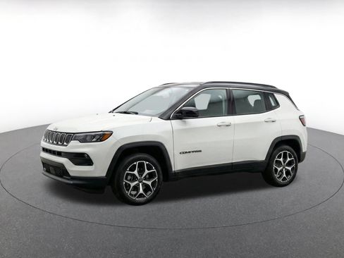 Used 2025 Jeep Compass Limited AWD/4WD image 3