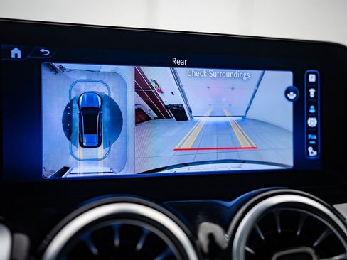 Used 2024 Mercedes-Benz GLB 250 4MATIC image 31