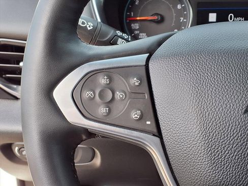 Used 2023 Chevrolet Traverse RS image 36