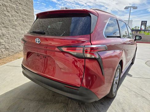 Used 2022 Toyota Sienna LE FWD image 4