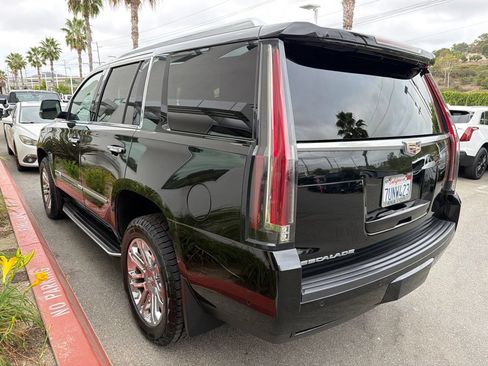 Used 2018 Cadillac Escalade 4WD image 7