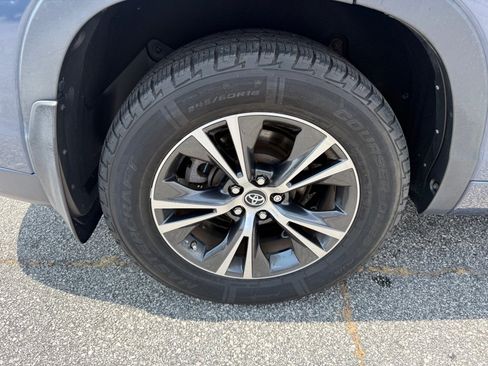 Used 2016 Toyota Highlander XLE w/ Protection Package #3 AWD/4WD image 18