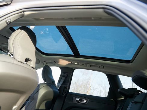 New 2026 Volvo XC60 B5 Plus w/ Protection Package Premier image 22