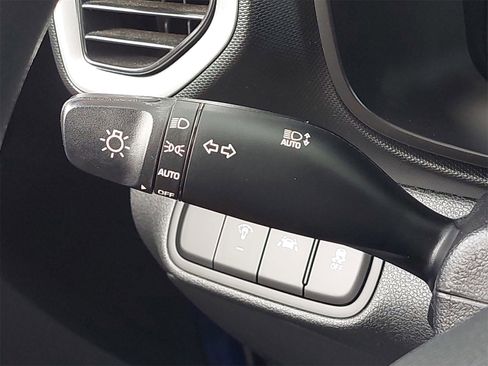 Used 2022 Hyundai Venue SE image 20