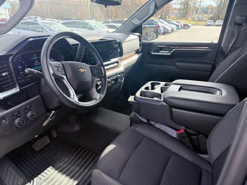 Used 2024 Chevrolet Silverado 1500 LT image 9