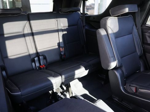 Used 2022 GMC Yukon SLT w/ SLT Premium Package image 13