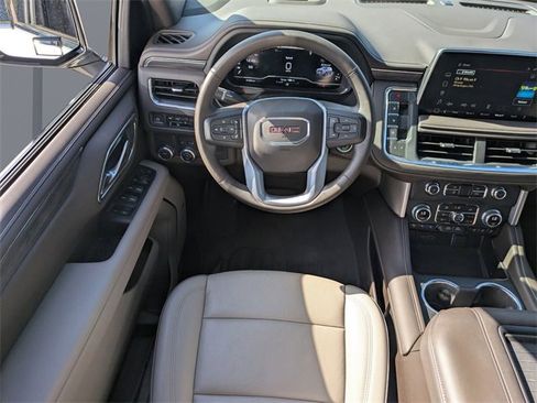Used 2023 GMC Yukon SLT w/ SLT Luxury Package image 19