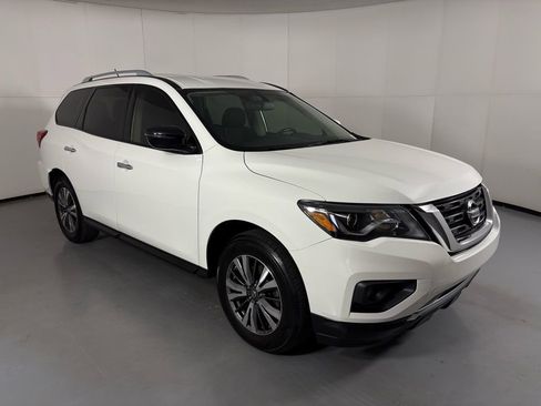 Certified 2017 Nissan Pathfinder SV image 2