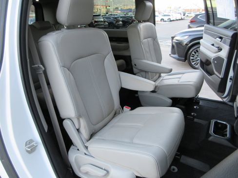 Used 2023 Jeep Wagoneer L Series III w/ Premium Group I image 23