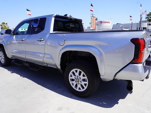 Certified 2025 Toyota Tacoma SR5 AWD/4WD image 5