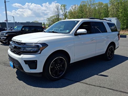 Used 2022 Ford Expedition Limited AWD/4WD image 3