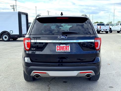 Used 2017 Ford Explorer XLT image 7