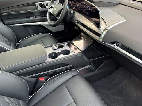 New 2026 Cadillac Vistiq Platinum image 16