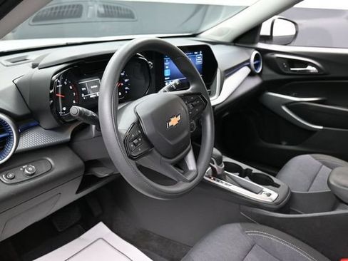 Used 2024 Chevrolet Trax LS w/ LS Convenience Package FWD image 14