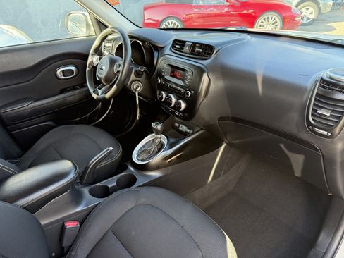 Used 2015 Kia Soul + image 21
