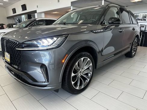 Certified 2025 Lincoln Aviator AWD w/ Jet Appearance Package image 8