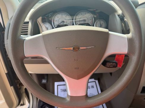 Used 2010 Chrysler Town & Country LX FWD image 18
